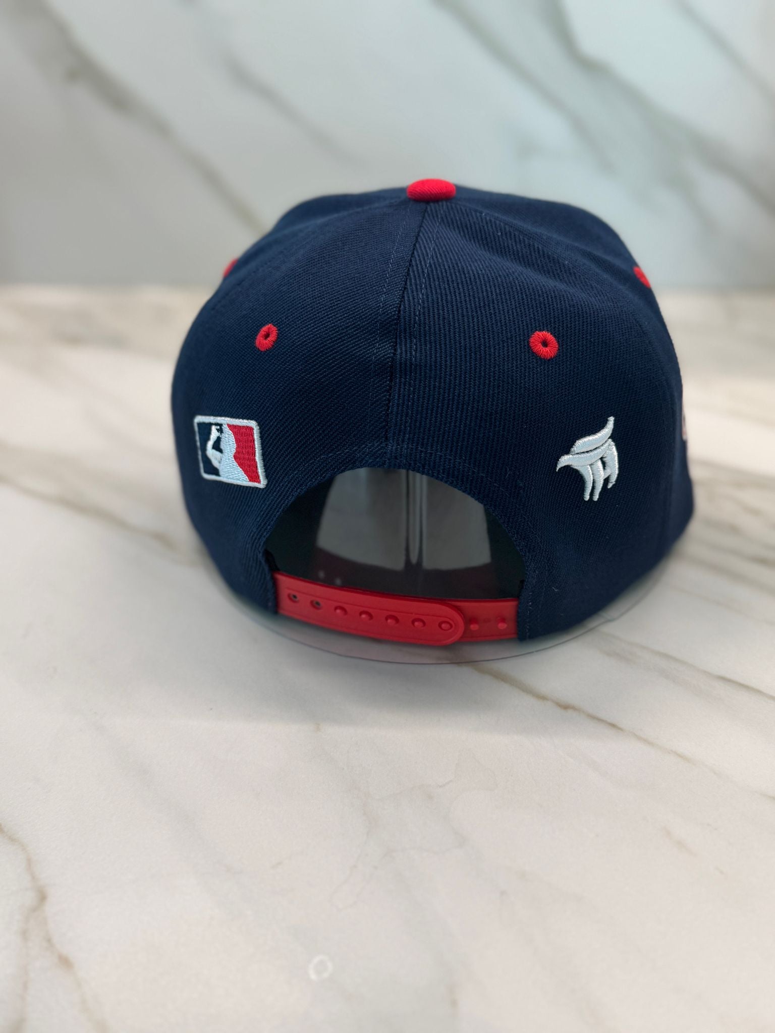 Chicago Diamond Script Navy/Red Snapback Hat