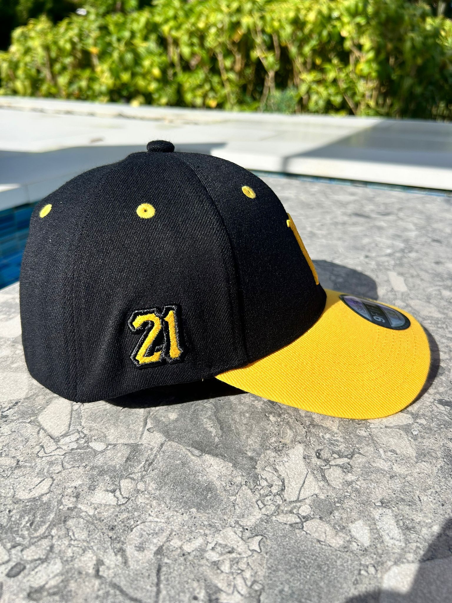 Side angle of Clemente cap with 21 patch

